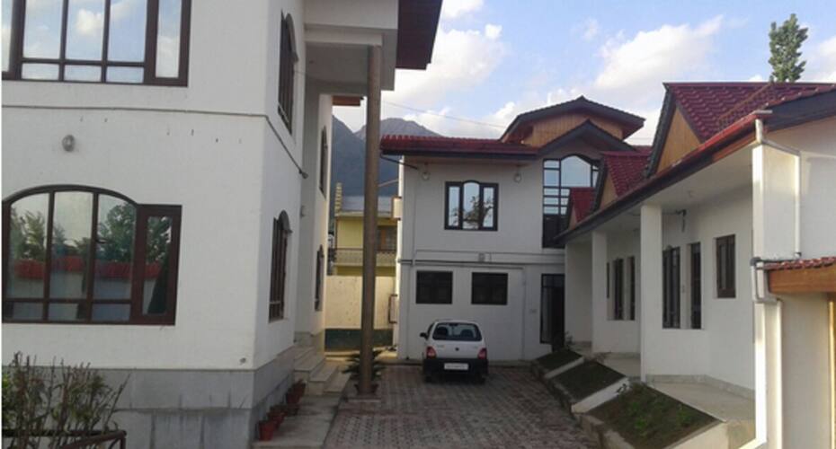 Saffron Palace, Srinagar 5